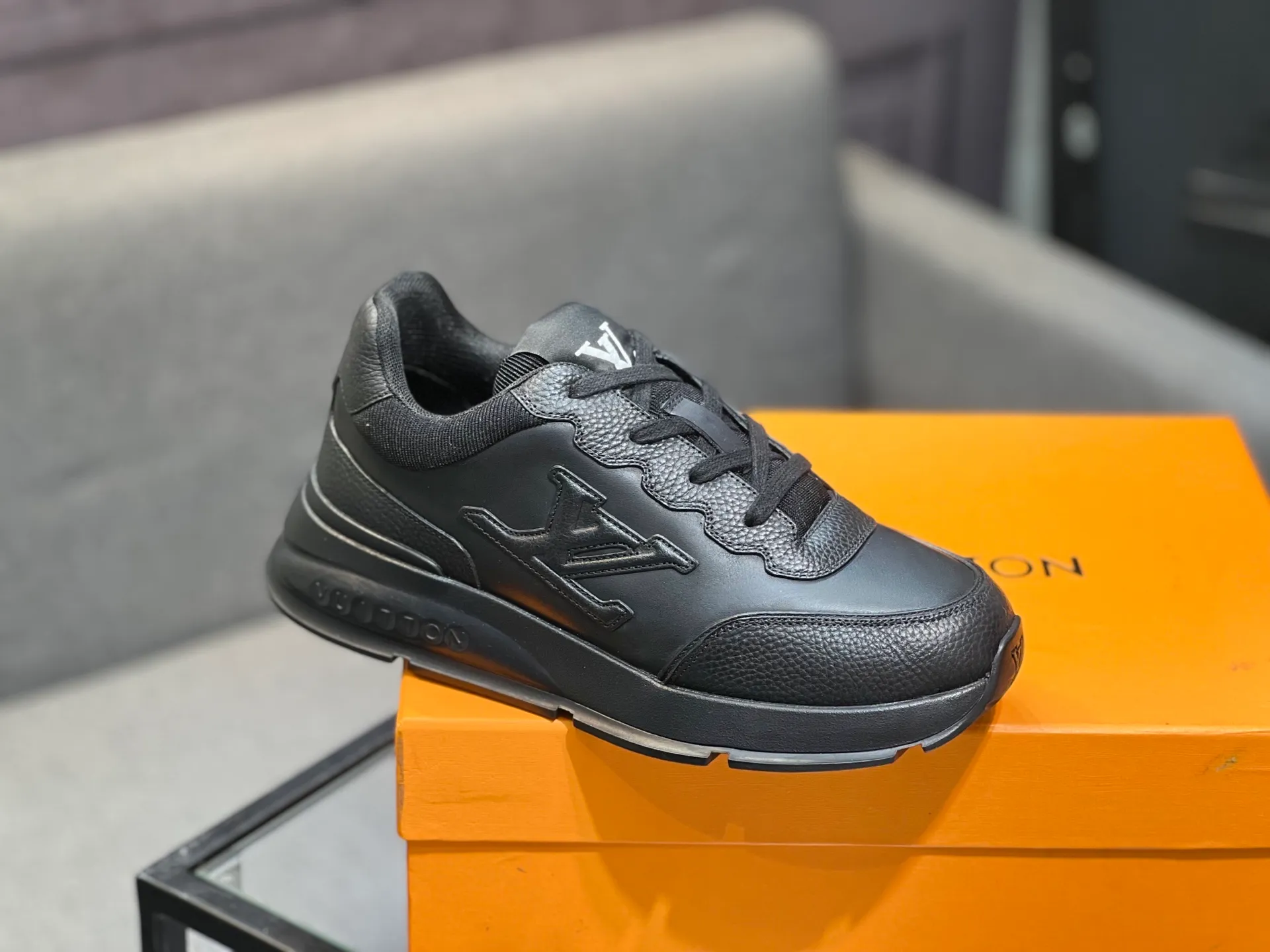 Men's shoes 💰640 LV | Louis Vuitton 2025𝐬𝐬 New spring and summer styles for couples, men's styles come out first. The counter features the latest casual shoes. Hard goods are new🆕 ❥Purchase level! Full of high-end feel! A popular model among bloggers at home and abroad, it’s retro and fashionable and looks amazing on your feet! Wear a lot of happiness! Mainly recommended model on the official website★ ▪️Upper: Original custom-made imported calfskin fabric ▪️Inner lining: breathable gauze imported from Italy ▪️Outsole: rubber foam ➕tpu high-end outsole ▪️Shoe size: 36-44 (customized for 45 and 46)